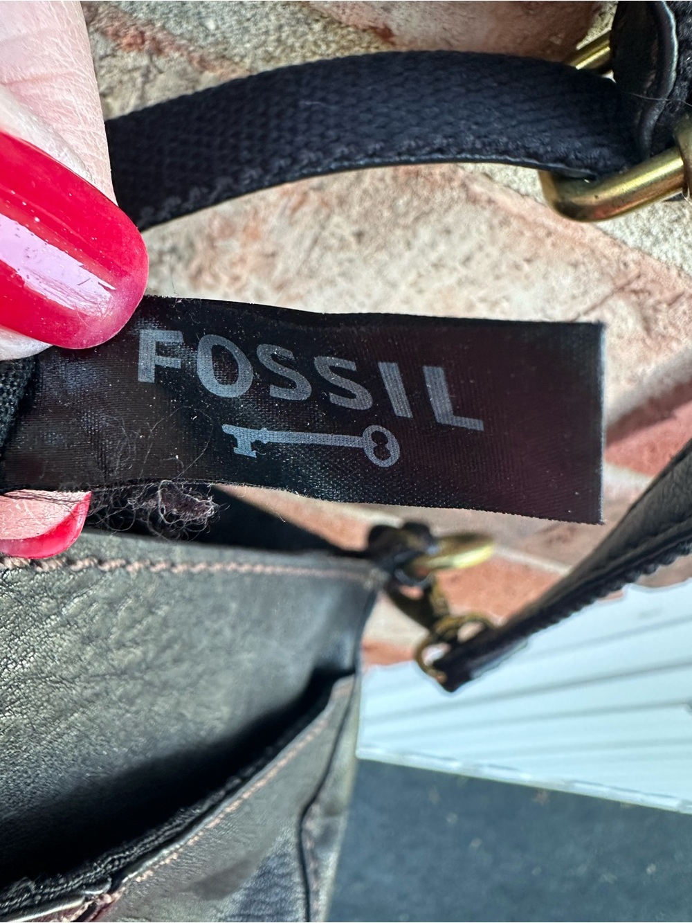 Vtg Fossil Carson Flap Saddle Bag/Purse Black Adjust Strap Crossbody Key Charm - Picture 10 of 15